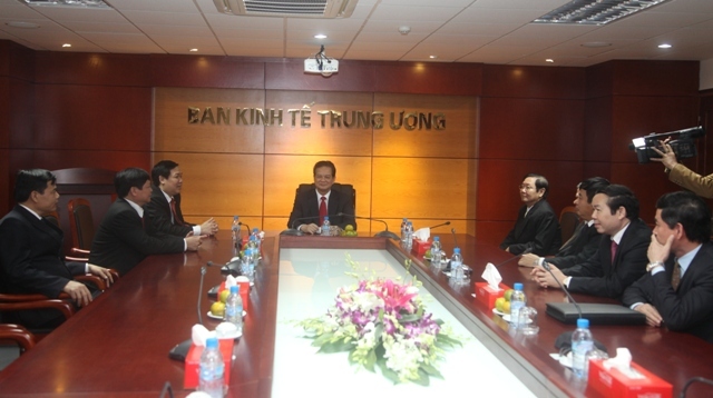 Thủ tướng Nguyễn Tấn Dũng làm việc với Ban Kinh tế Trung ương