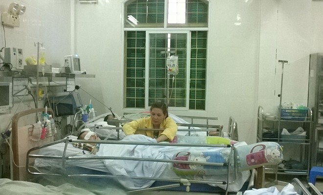 Câu hỏi đầu tiên của nữ sinh bị đâm ở Xã Đàn khi tỉnh lại 