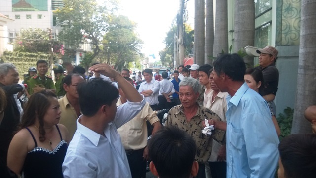 Bảo vệ nhà hàng hỗn chiến với thực khách dự tiệc cưới