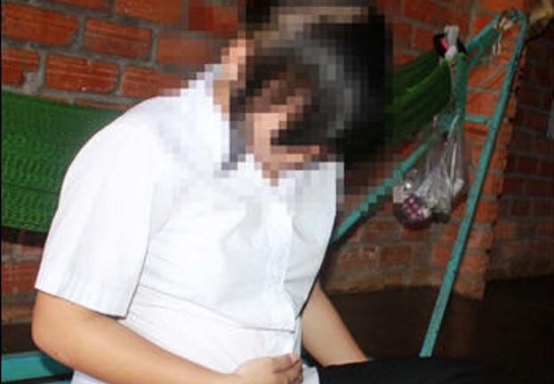 Cô dâu 15 tuổi bụng bầu ngỡ ngàng khi chú rể bị bắt