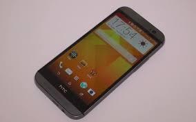 Clip thực tế HTC One 2014 bơi trong nước tới 90 phút