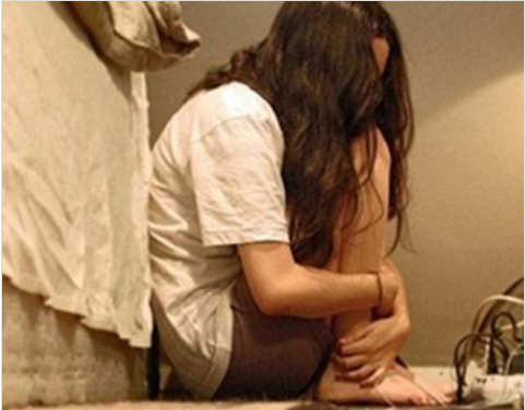 14 tuổi, bị cha đẻ cưỡng dâm nhiều lần.