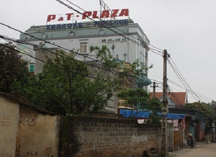 Chồng chết lõa thể với gái lạ, vợ mang bầu suy sụp