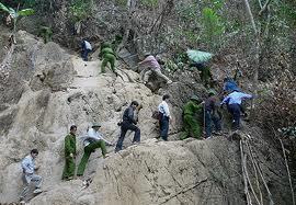 Phát hiện xác cụ bà 90 tuổi trong hang đá