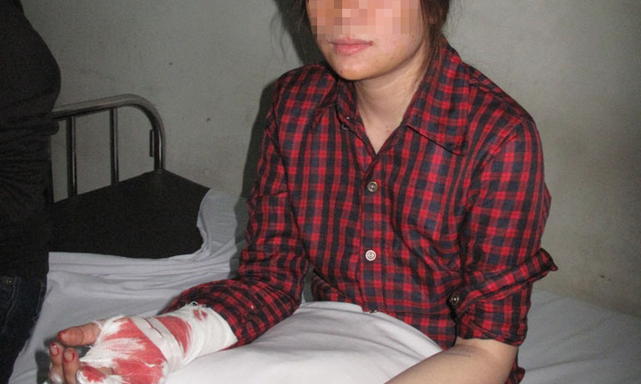 Vụ bom thư ở Hải Phòng: Chuyển nạn nhân lên bệnh viện Bưu điện