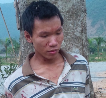 Con giết cha bằng 40 nhát dao ngay tại nơi làm việc