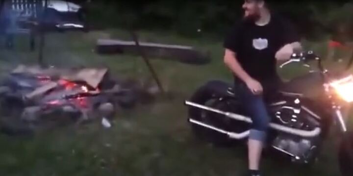 Màn đốt lửa trại theo phong cách …biker