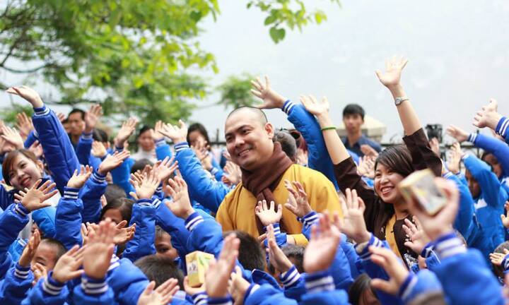 Gần 1.000 áo ấm trao tặng cho trẻ em vùng cao