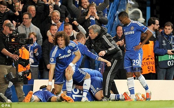 Hạ PSG 2-0, Chelsea đoạt vé vào bán kết Champions League