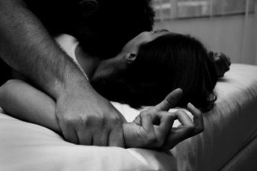 Hòa Bình: Phó phòng Văn hóa - Thể thao huyện bị tố hiếp dâm