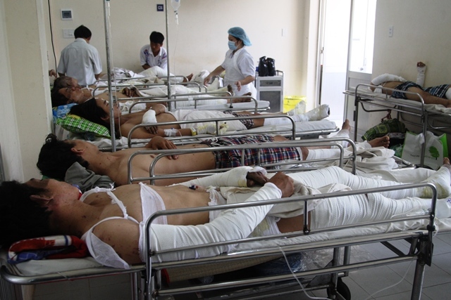 Nổ kinh hoàng lò nung thép: Công nhân dẫm đạp lên nhau tháo chạy