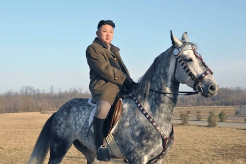 Kim Jong-un: Thải cố vấn già, chưa vội dùng trẻ