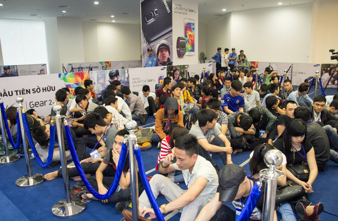 Samsung: Không có chuyện thuê người xếp hàng mua Galaxy S5