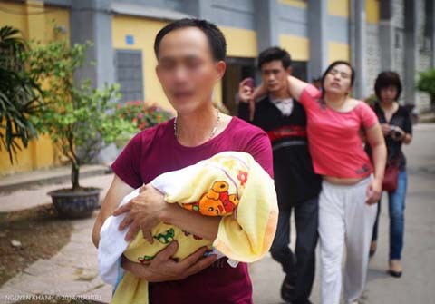 Rơi lệ với bức ảnh bé 9 tháng tuổi tử vong vì sởi