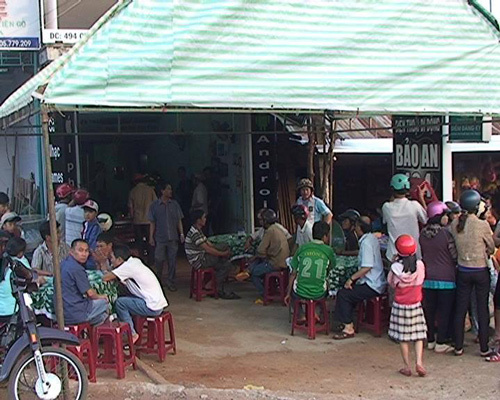 Giành nước tưới cà phê, cháu đánh chết dượng