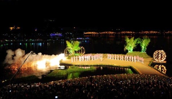 Sông Hương huyền ảo đêm chia tay Festival Huế 2014