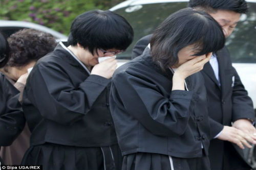 Đám tang xúc động của thầy hiệu phó sau vụ chìm phà Sewol
