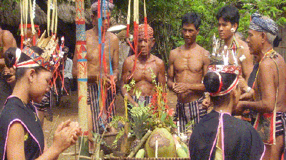 Bùa ngải của người M’nông và hình phạt “bắt vợ con đền mạng