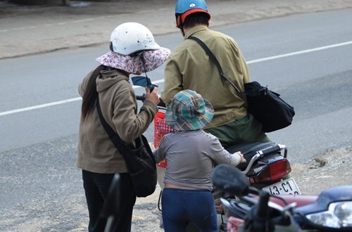 Phẫn nộ chăn dắt trẻ sắp chết... làm