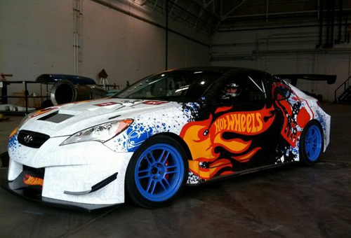 Video hot: Khi ô tô chạy trên mặt phẳng dựng đứng