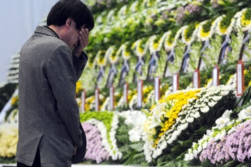 Đắm phà Hàn Quốc: 48 người chết chìm trong 1 phòng