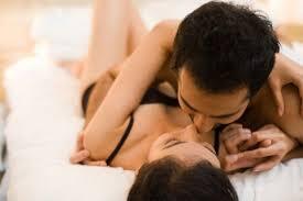 Nghỉ lễ, vợ đi chơi, chồng dẫn bồ về nhà ngủ