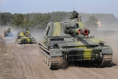 Xe tăng quân đội Ukraina tấn công thị trấn Kramatorsk