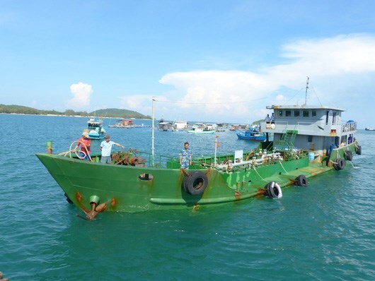 Bắt giữ tàu vận chuyển dầu trái phép trên vùng biển Tây Nam