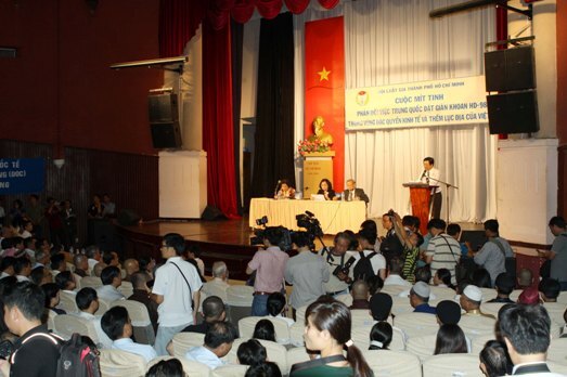 Mit - tinh phản đối Trung Quốc đặt giàn khoan trái phép