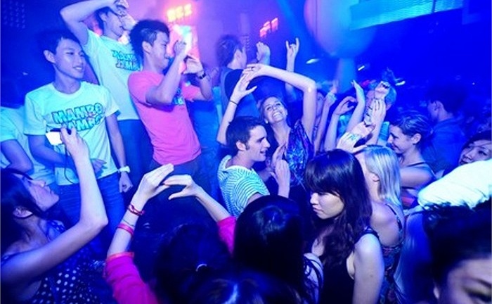 Đằng sau những cuộc “chơi ngông” của cậu ấm cô chiêu