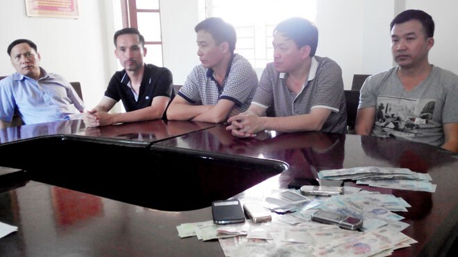 Bắt 5 doanh nhân đánh bạc trong khách sạn, thu 120 triệu đồng