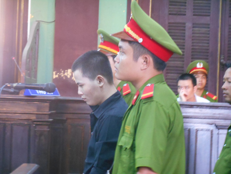Dã man đâm chết con gái chưa tròn 1 tháng tuổi vì giận vợ