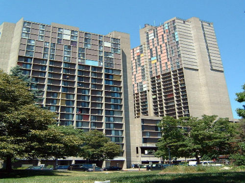 Rơi từ tầng 11, bé 15 tháng tuổi thoát chết thần kỳ