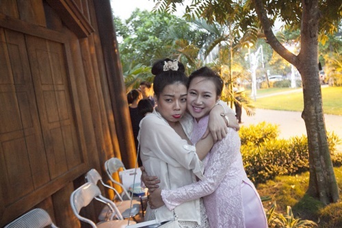 Trời mưa to trong ngày cưới Khánh Linh