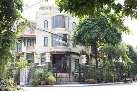 Bầu Kiên nằm tù: Biệt thự lạnh lẽo, siêu xe phủ bụi