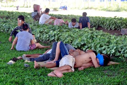 Muôn kiểu chống nóng của người Hà Nội