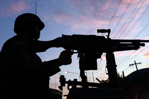 Báo chí Pháp: Quân đội Thái Lan “chơi trò thiết quân luật”