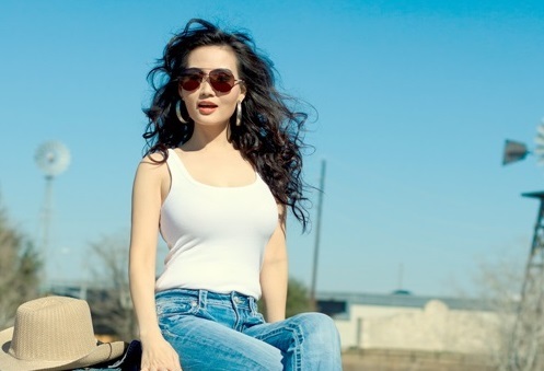 HH quý bà Sương Đặng 3 con vẫn làm nữ cao bồi Texas nóng bỏng