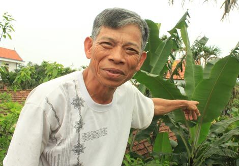 Chồng bắt vợ 56 tuổi khoả thân giữa đường để làm nhục