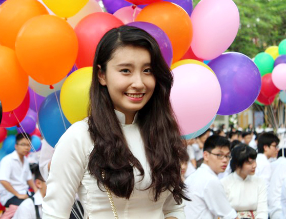 Ngắm nữ sinh Chu Văn An duyên dáng ngày bế giảng