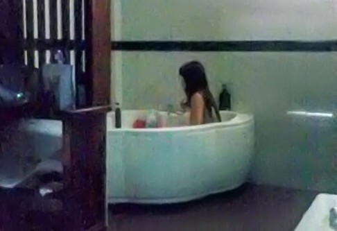 Massage 'giường chiếu hoa tiên' ở Nha Trang