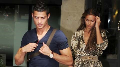 Ronaldo cô độc trong biệt thự sang trọng