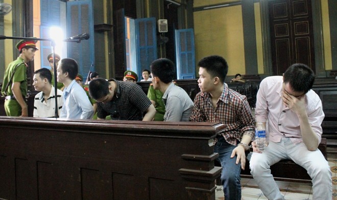 Đi chơi với nhóm bạn mới quen, 3 thiếu nữ bị hãm hiếp tập thể