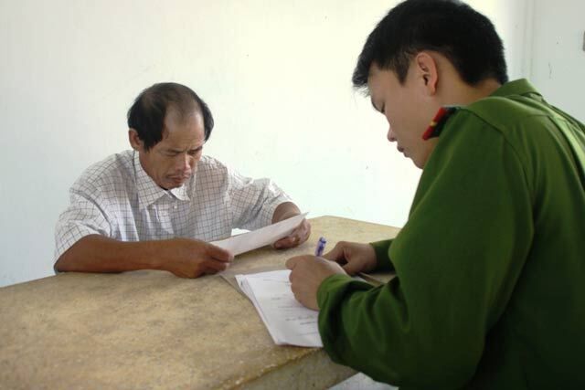 Kẻ bán dạo nổi máu tà dâm, hiếp bé gái 8 tuổi