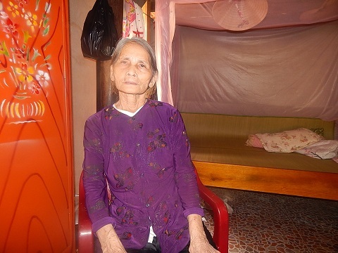 Đắng lòng mẹ 80 tuổi bị con bất hiếu đuổi ra khỏi nhà