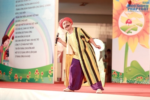 Nghệ sĩ Hồng Kỳ “đại náo” lễ khai mạc Aerobic nhí