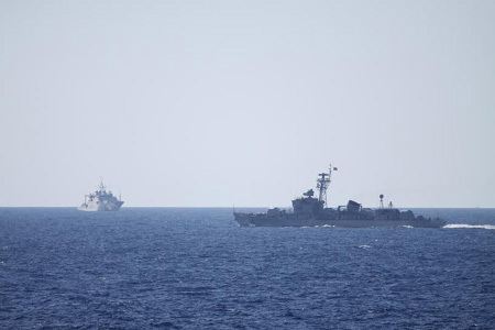 Tường thuật từ Hoàng Sa: TQ “gạ” tàu VN rút về vì tình hữu nghị