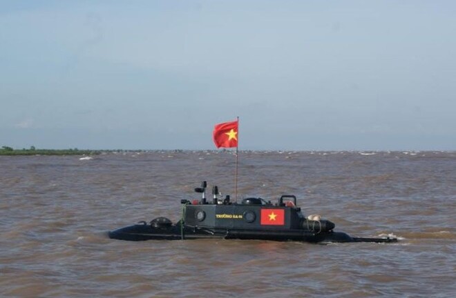 Tàu ngầm Trường Sa gặp sự cố trên biển vì gãy chân vịt
