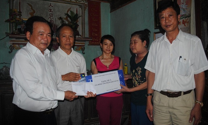 Góp món quà an lòng người chiến sĩ nơi biển đảo