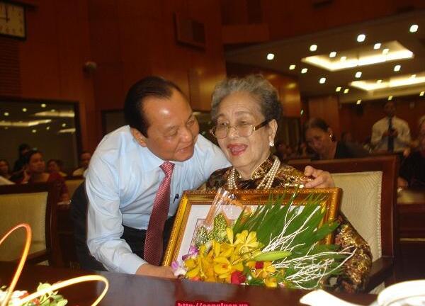 TP HCM: Trao danh hiệu cho 89 mẹ Việt Nam Anh hùng